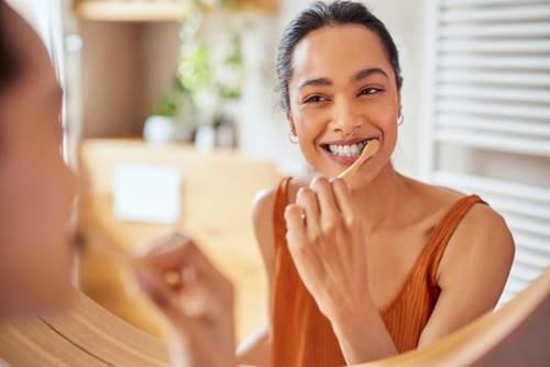 woman brushing her teeth