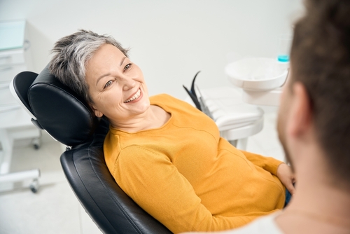 woman vistiting the dentist